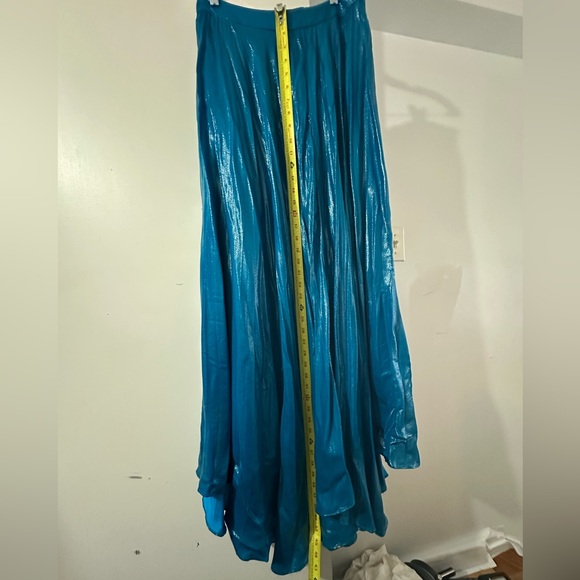 Alice + Olivia Blue Metallic Pleated Skirt - Size 6 - Picture 9 of 9